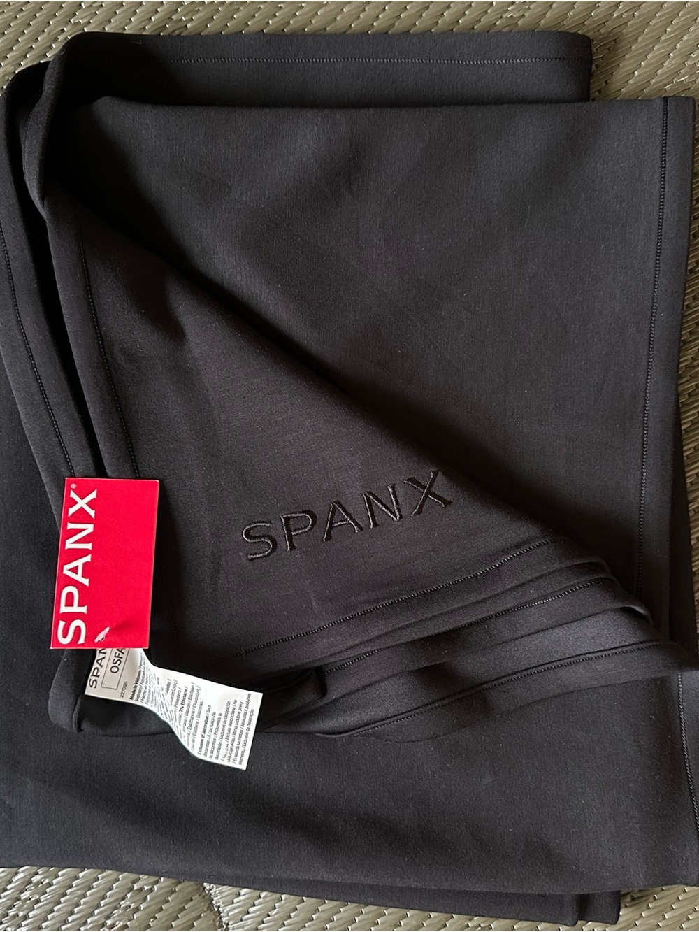 SPANX AE Blanket Air Essentials Black NWT 60"x50" Soft Lightweight - Picture 6 of 6